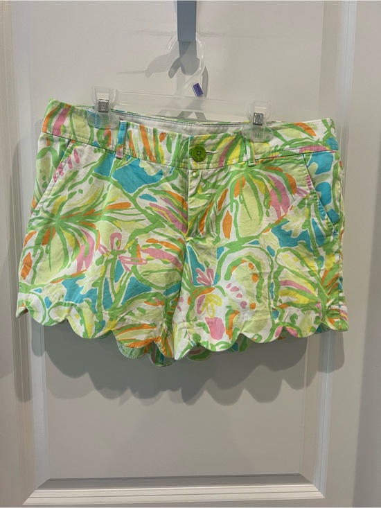 Lilly Pulitzer Pants - Lilly Pulitzer Scallop Hem Tropical Print Shorts Size 4 (The Buttercup Short)